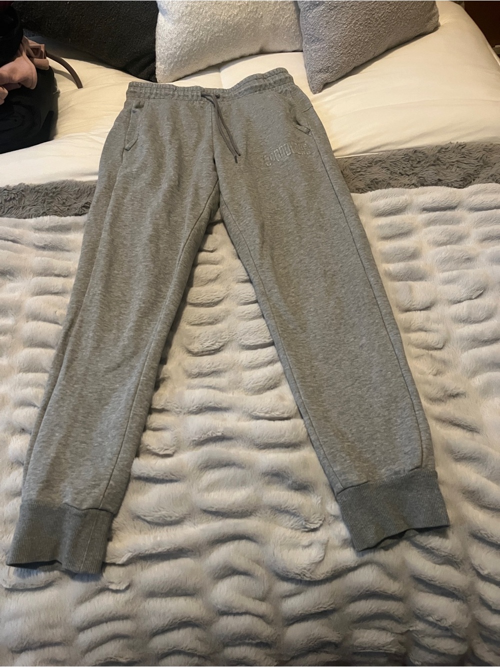 Classic PUMA gray fleece jogger sweatpants in a comfortable men Small.